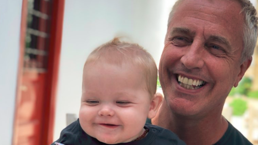 Papá súper tierno: el mensaje de Marley por el cumplemes de Mirko