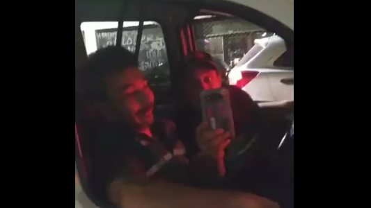 Video: escrachó en la redes sociales a dos hombres que la acosaron en la calle