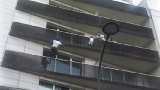 Nene rescatado por "hombre araña": el padre del menor estaba jugando Pokemon Go