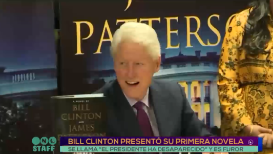 Bill Clinton presentó su primera novela