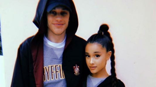 Tras unas semanas de noviazgo, se comprometió Ariana Grande