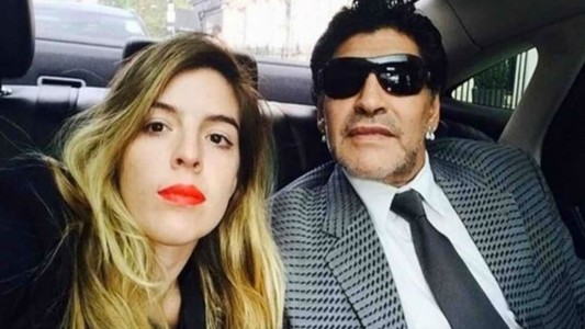 El emotivo tuit de Dalma Maradona para su papá: "No se si te extraño más adentro de la cancha o afuera"