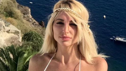 Vicky Xipolitakis mostró su pancita y reveló cuál será el nombre de su bebé