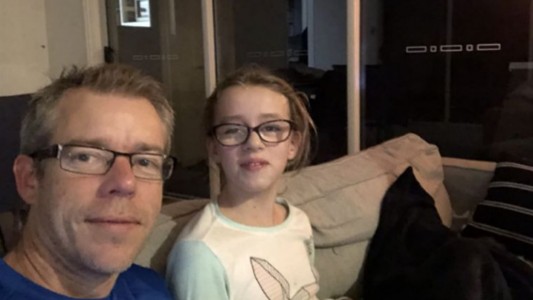 Un padre creó el mejor boletín para su hija autista que había reprobado