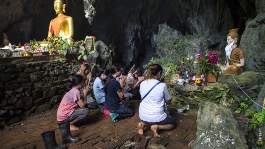 Tailandia: el cielo, la clave para el rescate de los nenes atrapados en una cueva