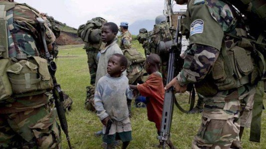 Las atrocidades de la guerra del Congo: obligan a niños a violar a sus madres y a comer carne humana
