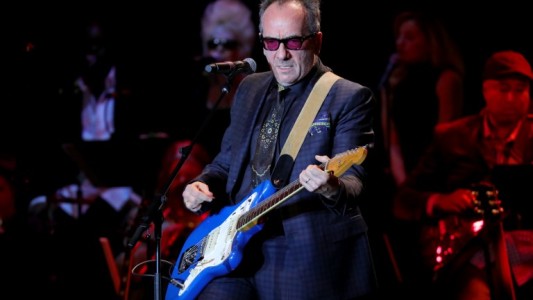 Elvis Costello suspendió su gira por un "cáncer agresivo"