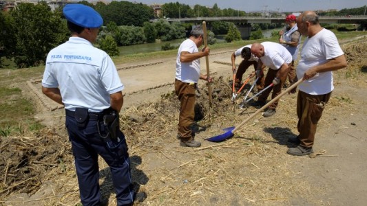 Roma: "pacto" con presos para que limpien parques y vuelvan a la cárcel