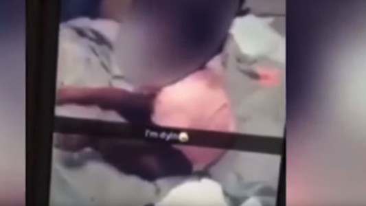 Horror en Estados Unidos: torturaron a una beba con una pistola eléctrica y lo subieron a Snapchat