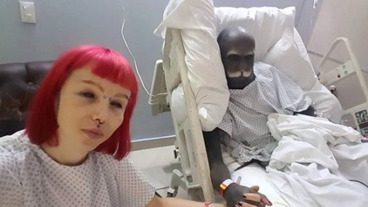 La historia del ruso que se cortó los genitales para tener el 100% del cuerpo tatuado