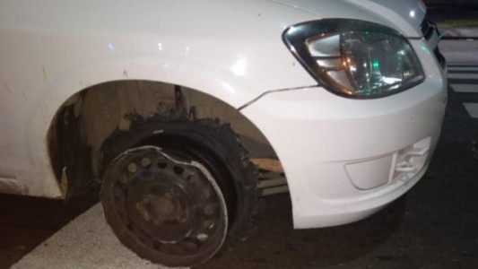 Manejaba tan borracho que no se había dado cuenta que le faltaban los neumáticos