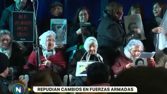Organismos de derechos humanos marchan contra la reforma de las FF.AA