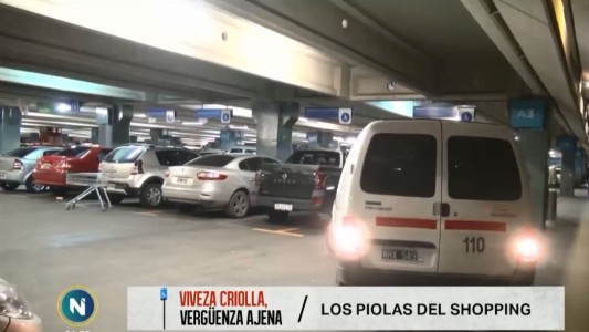 Los piolas del shopping: usurpan lugares para discapacitados con certificados truchos