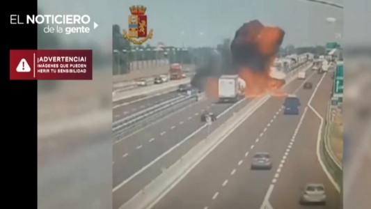 Video: dos muertos al explotar un camión