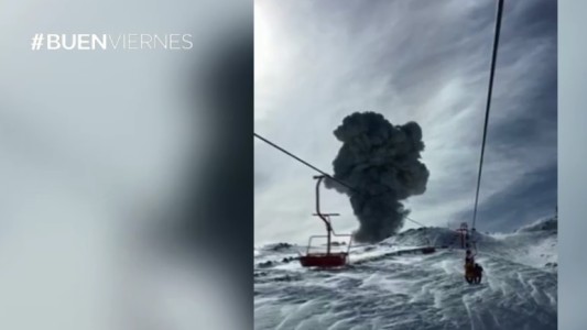Explosión en el volcán Nevados de Chillán