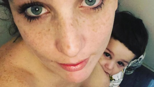 La respuesta de Juana Repetto tras las críticas por su foto amamantando en el baño