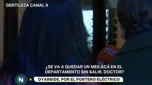 Oyarbide habló por el portero eléctrico y les pidió un favor a los periodistas