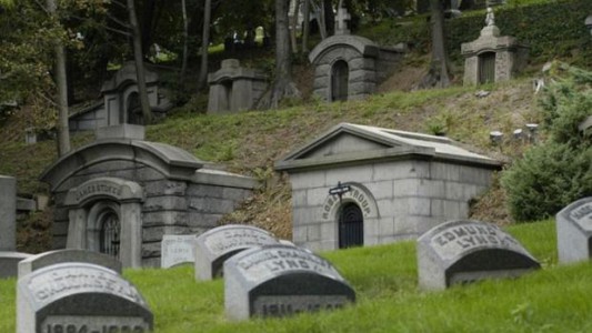 Se enteró de su propia "muerte" porque un amigo vio la tumba con su nombre