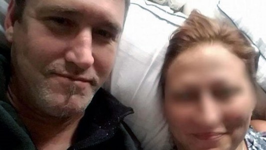 Dos adolescentes mataron al novio de su mamá cuando intentaba estrangularla