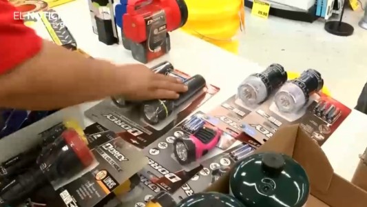 Preparativos en Hawái ante la llegada del huracán Lane