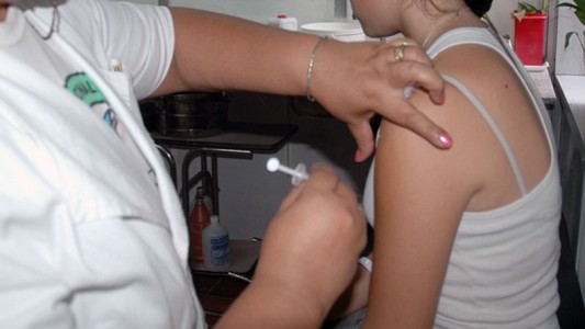 Defensoría del Pueblo no descarta una demanda por la suspensión de la vacuna de la meningitis