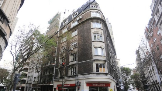 Denuncian que en el departamento de Cristina Kirchner dejaron sustancias tóxicas (1)