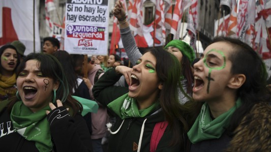 Aborto: la carta de un padre a su hija feminista que fue leída en el Senado