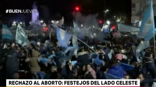 Rechazo al aborto: festejos del lado celeste