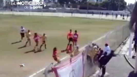 Trompadas y patadas en el fútbol femenino: cuatro hospitalizadas
