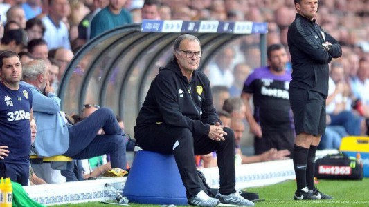 Hinchas del Leed le dedican canción y apodo de lujo a Bielsa