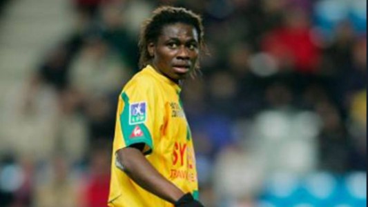 Un ex futbolista africano confesó que su padre mató a su madre "para mejorar su carrera profesional"