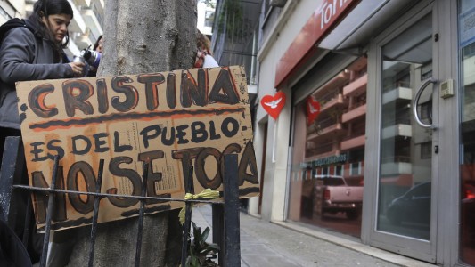 "Es un circo": abogado de Cristina Kirchner criticó los pedidos de allanamiento