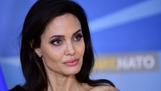 Angelina Jolie acusó a Brad Pitt de no pagar la cuota alimentaria de sus seis hijos