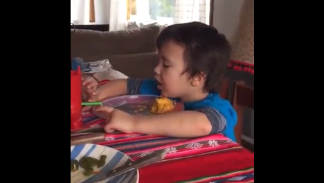 Video: la desopilante versión del Himno de un nene que se volvió viral