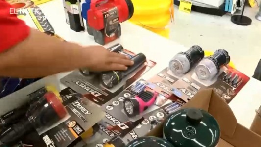 Preparativos en Hawái ante la llegada del huracán Lane