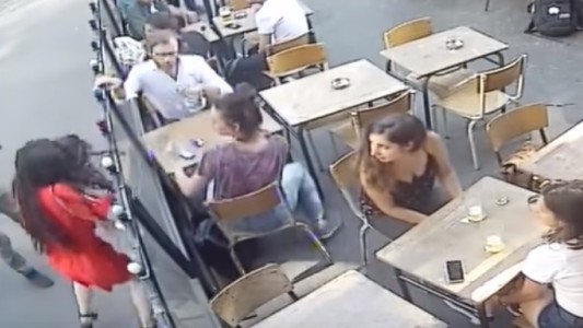 Recibió un golpe de un acosador callejero, publicó el video y logró que lo arresten
