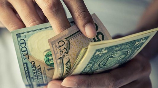 El dólar ya se vende por encima de los 32 pesos en algunos bancos