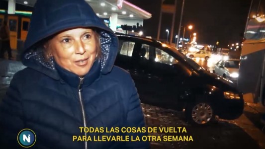 "Pasa de Noche": la odisea de mujeres que viajan horas para visitar a sus familiares detenidos