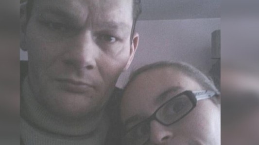 Torturó a su bebé, provocó que le amputaran las piernas y recibió una feroz golpiza en la cárcel