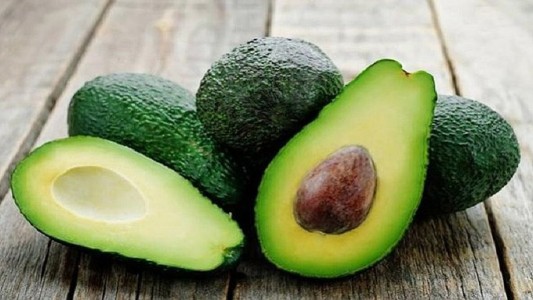 El extraño caso de la empresa que pagará 300 dólares a 250 personas que coman palta todo el día
