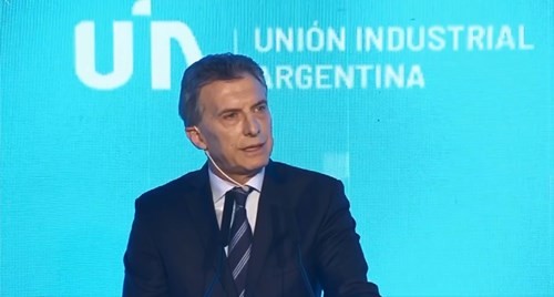 El mensaje de Macri en la reunión de la UIA: "Tengo claro el camino para salir de la tormenta"