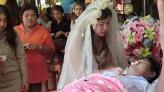 La escalofriante historia de la joven que se casó con el cadáver de su novio