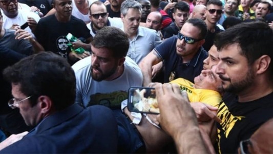 Apuñalaron a Jair Bolsonaro, candidato a presidente de Brasil