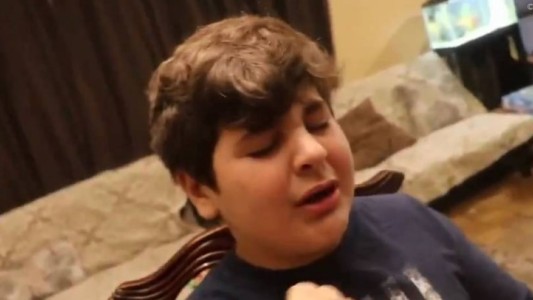 Video viral: una familia le hizo creer a un nene que se había vuelto invisible