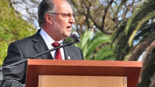 Apuñalaron a un intendente durante un acto