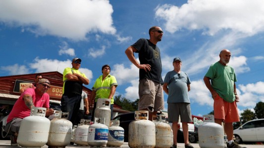 El Huracán Florence amenaza la costa este de EE.UU. y tres estados se declararon en emergencia