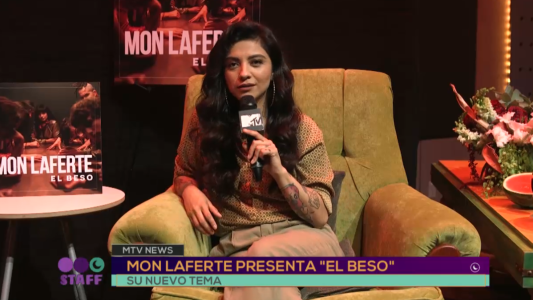 Mon Laferte presenta "El beso"