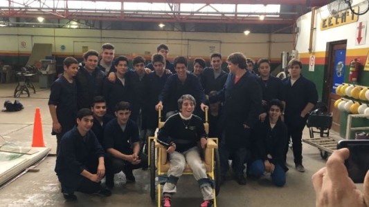 Alumnos solidarios crearon sillas especiales