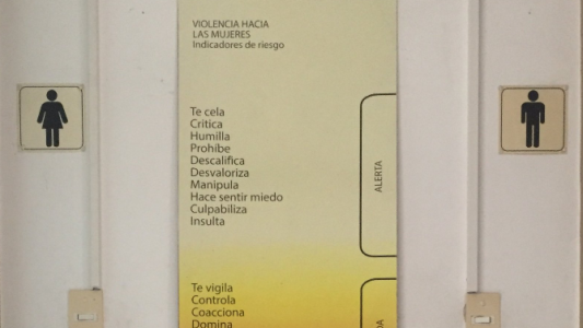 Viral: el baño de una universidad enseña sobre la violencia de género