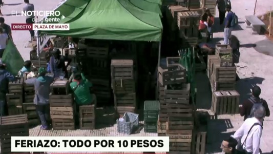 Verduras a 10 pesos el kilo: "feriazo" de protesta en Plaza de Mayo